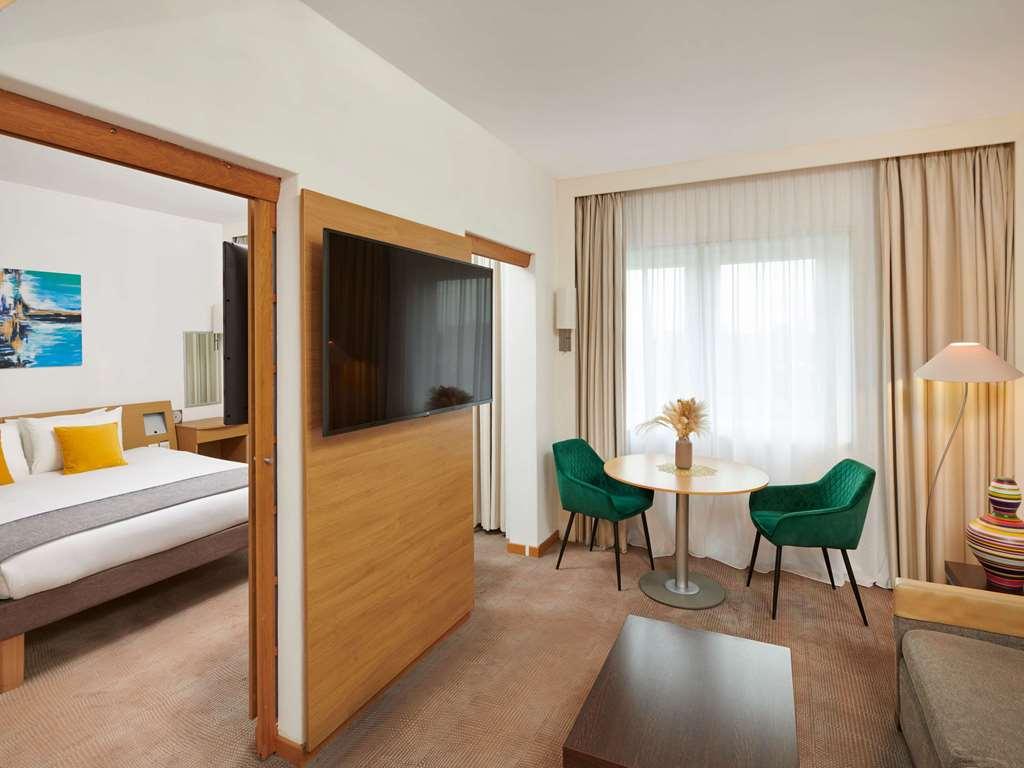Novotel West Hotel 4*